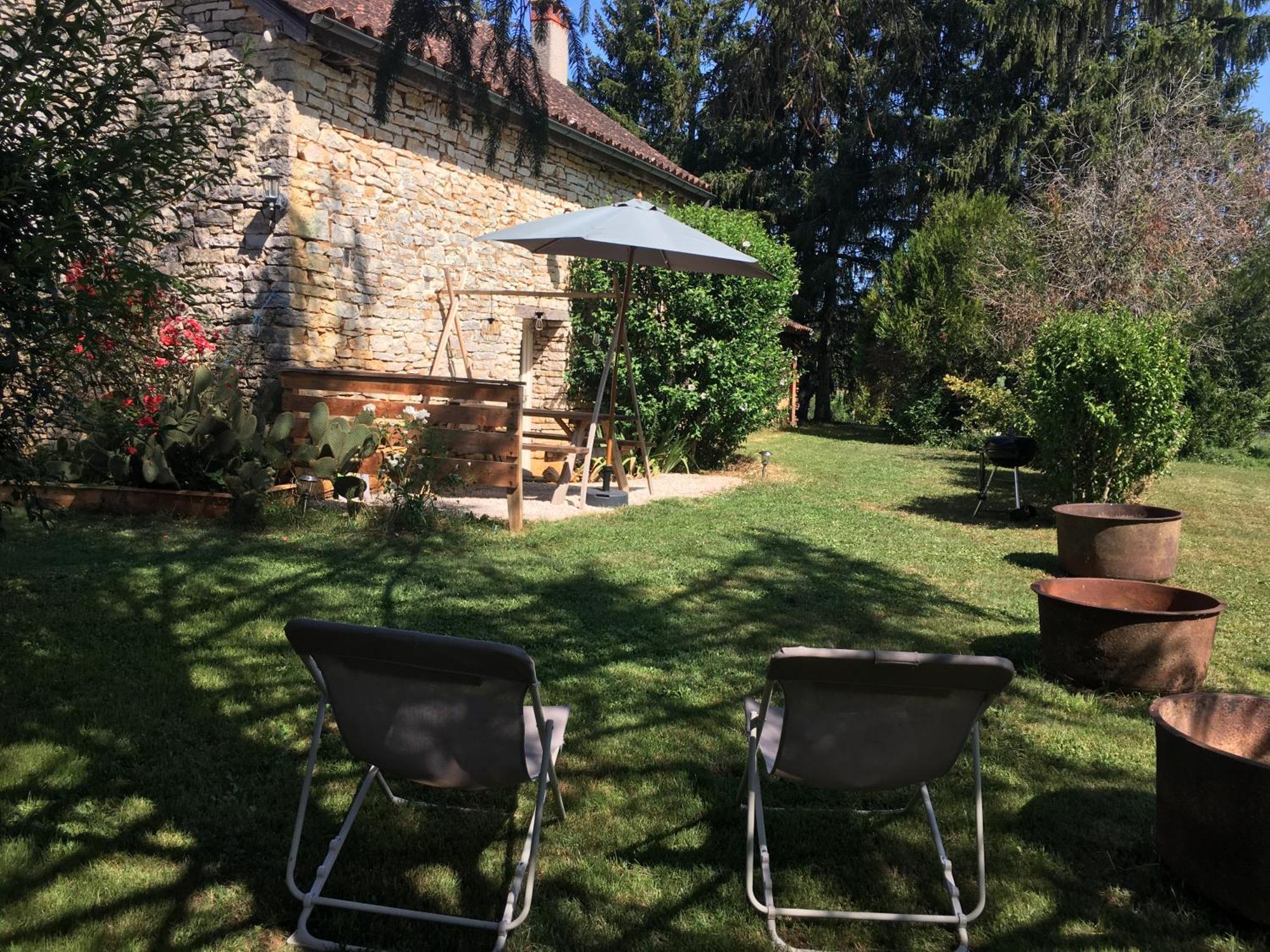 Gite Dordogne Perigord Hautefort Buitenkant foto